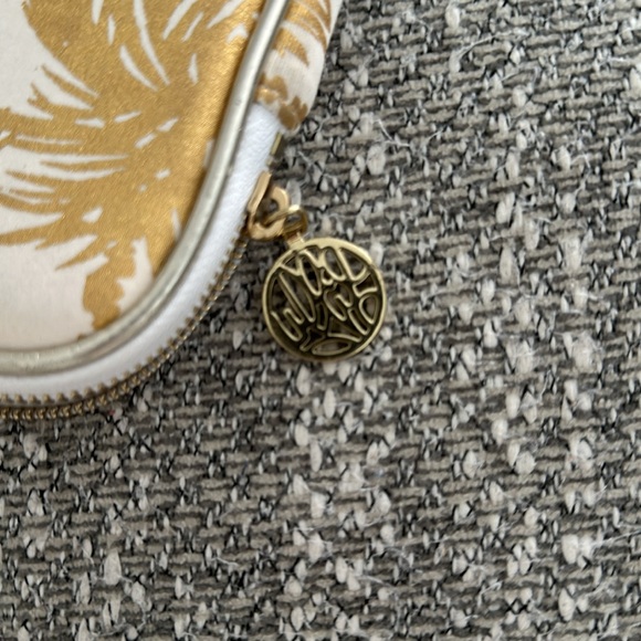 Lilly Pulitzer Gold Laptop Sleeve - Picture 5 of 5